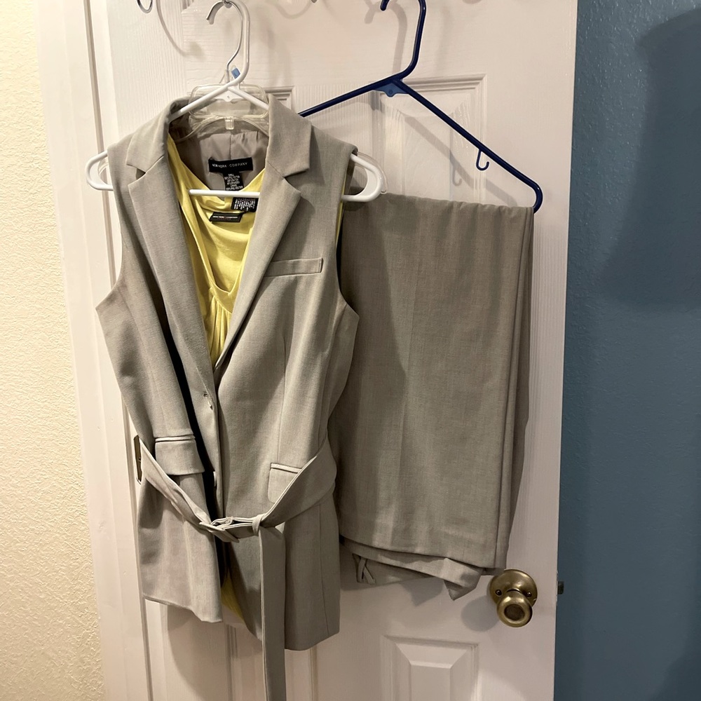 New York & Company Suit Color: Gray Size: 8